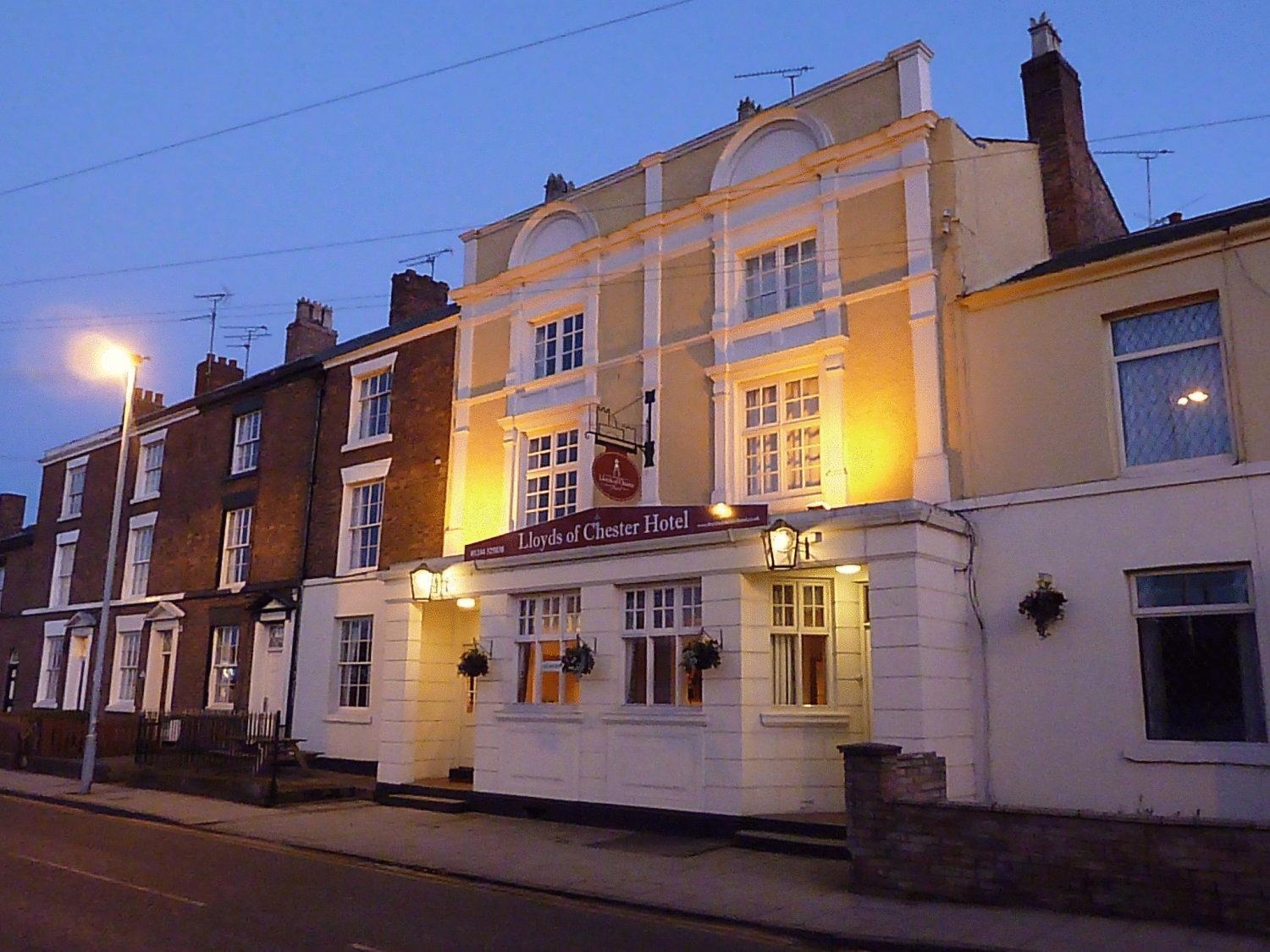 Lloyds Of Chester Hotel Exterior photo